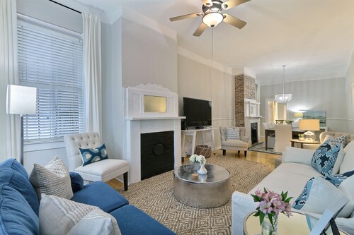 Gallery Stays - Parkside Manor