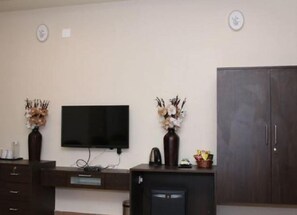 Deluxe Double or Twin Room, 1 King Bed, Hill View