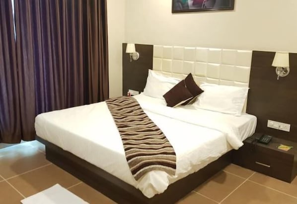 Deluxe Double or Twin Room, 1 King Bed, Hill View