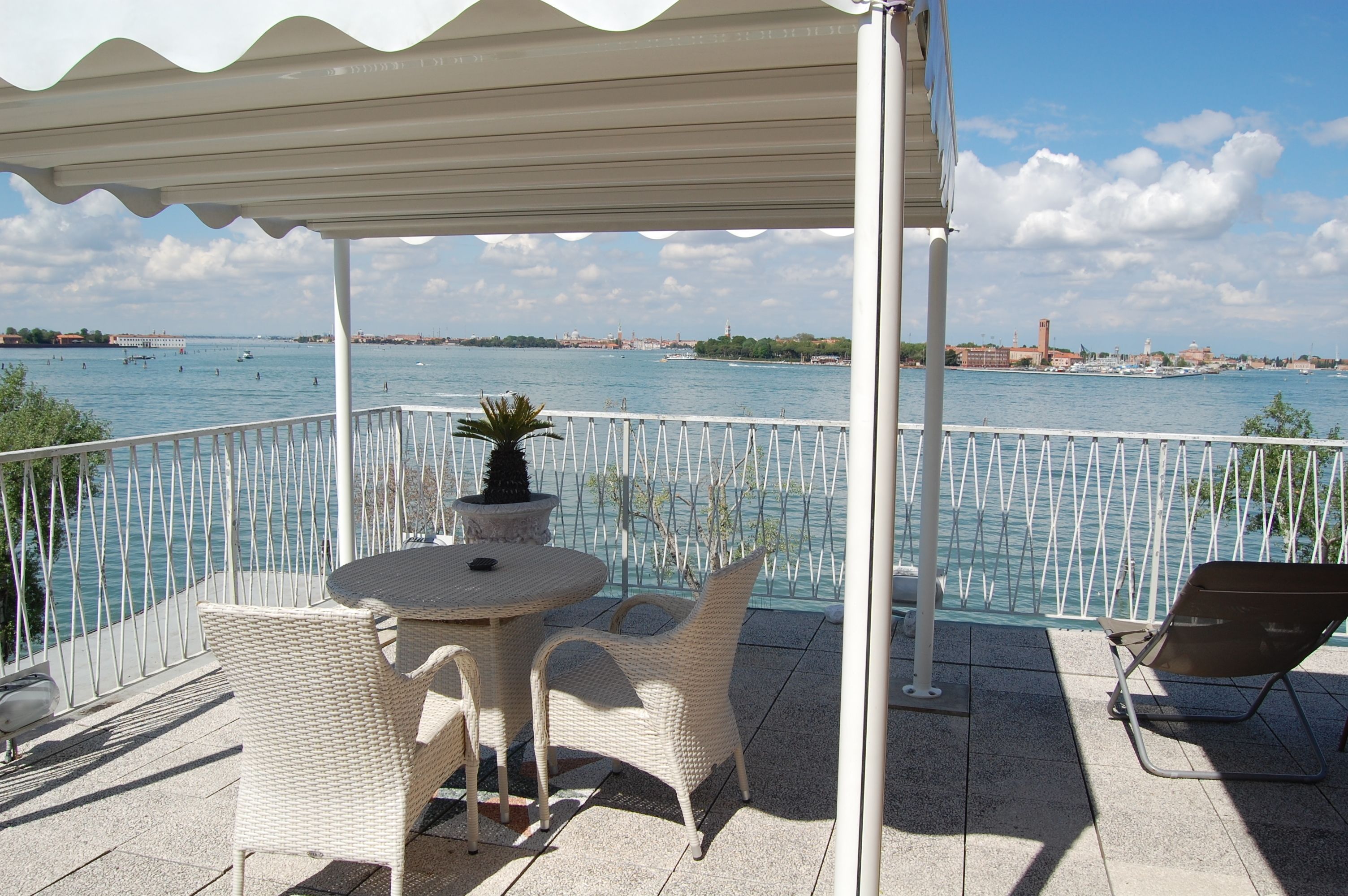 Penthouse Panoramique, terrasse, vue lagon | Terrasse/Patio