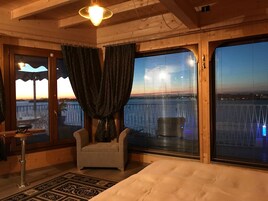 Panoramic Penthouse, Terrace, Lagoon View | Hypo-allergenic bedding, pillowtop beds, in-room safe, desk