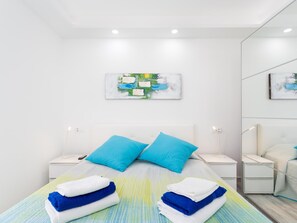 2 slaapkamers, een strijkplank/strijkijzer, gratis internet, beddengoed