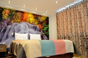 In-room safe, blackout curtains, free WiFi, bed sheets