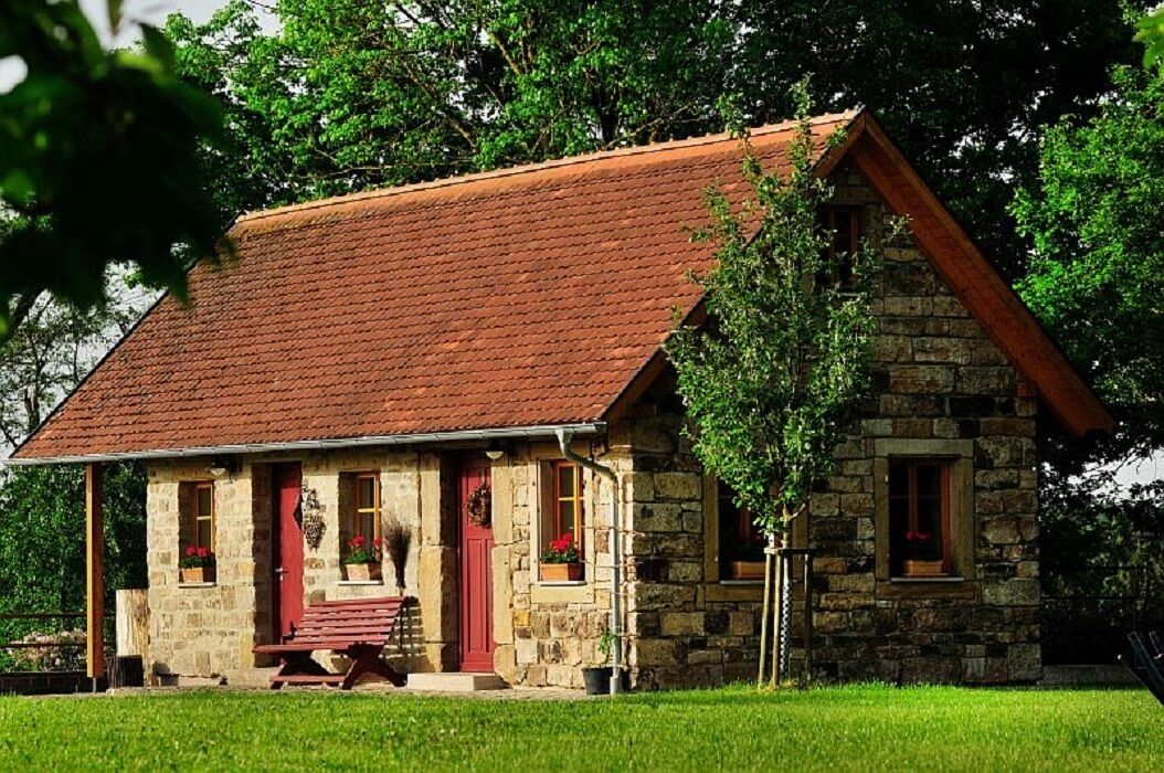 Ferienhof Gögelein (Feuchtwangen)-Grill-/Backhaus mit Sitzgelegenheit
