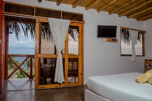 Standard-Doppelzimmer, 1 Queen-Bett, Meerblick | Individuell eingerichtet, Bettwäsche