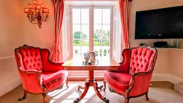 Luxury Room, 1 King Bed (Havilland) | Bed sheets