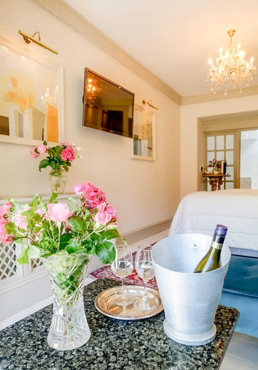 Pavillion Suites | Living area