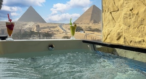 Caja de seguridad en la habitación y decoración personalizada