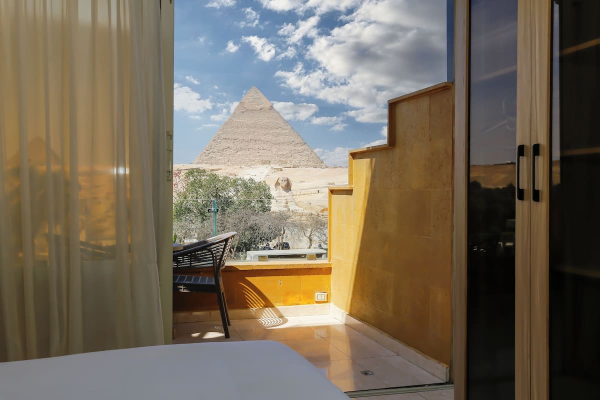 Panoramic Single Room | 1 bedroom, in-room safe, individually decorated, individually furnished