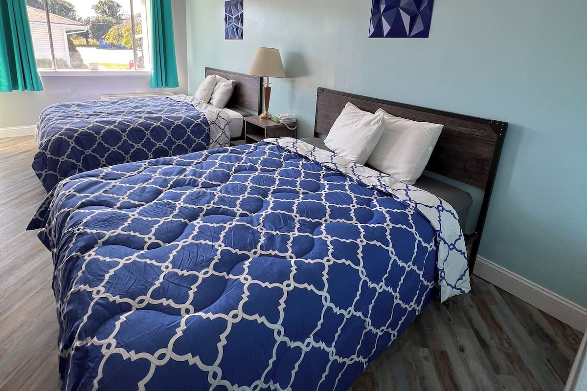 1 bedroom, individually decorated, individually furnished, desk