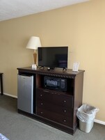 Comfort Studio Suite | Individually decorated, individually furnished, desk, laptop workspace