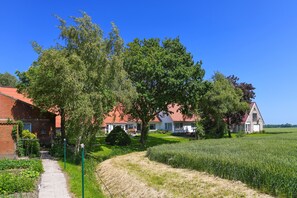 Unclassified image, 2 of 20, button