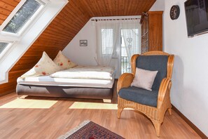 2 Schlafzimmer, Reisekinderbett, Bettwäsche