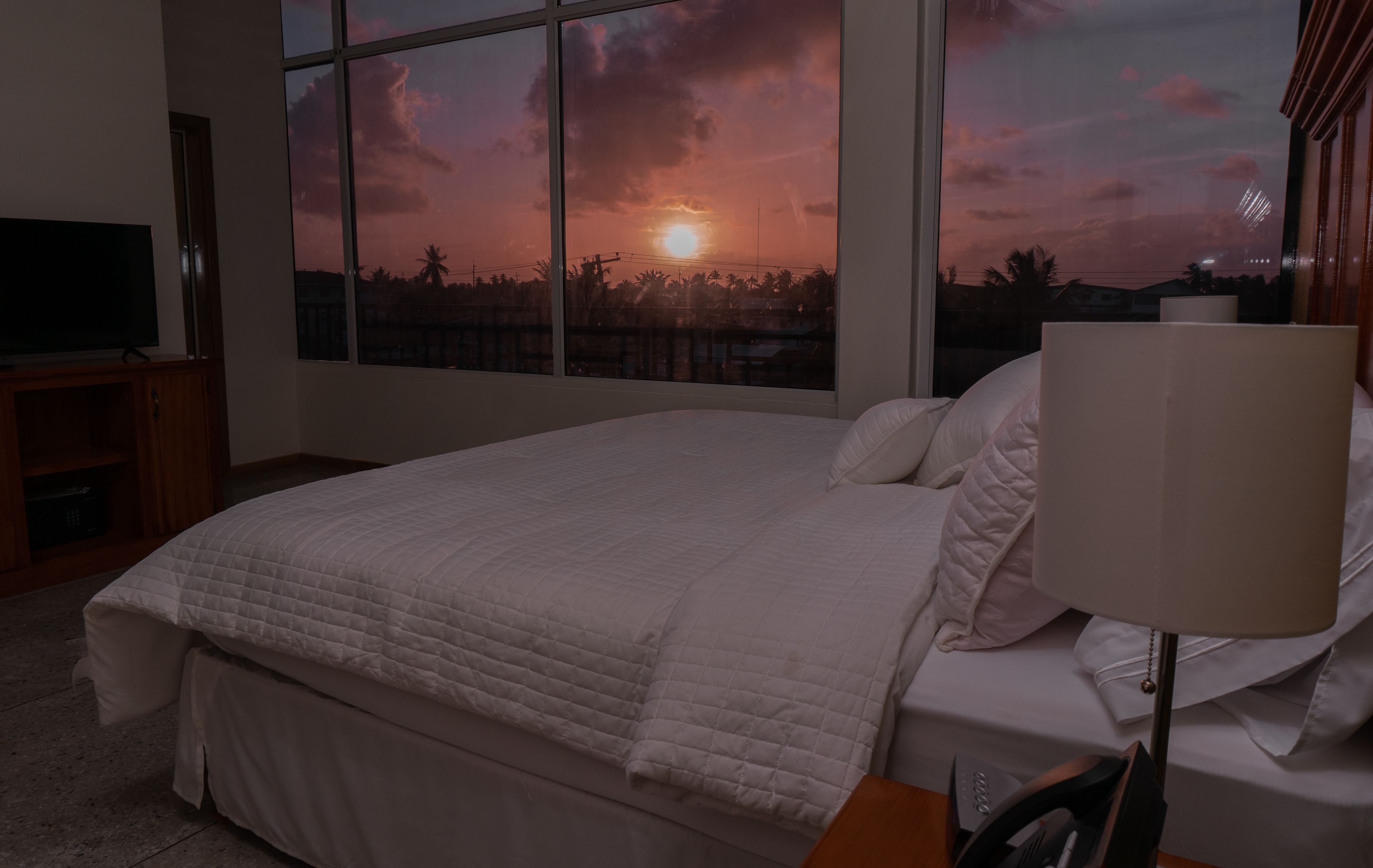 Down duvets, in-room safe, desk, laptop workspace