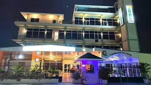 Unclassified image, 3 of 27, button - Caribbean Inn (Georgetown)