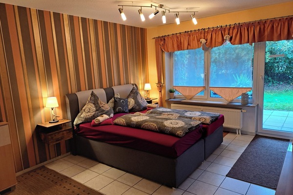 Ferienwohnung Reinhard zentral in Volkach gelegen-Schlafraum