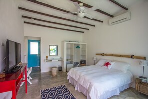 Deluxe-Suite, 1 King-Bett, Poolblick