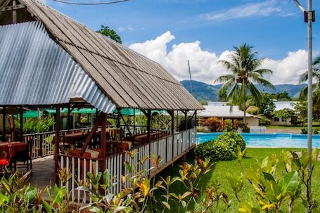 Exterior. Bungalows HyE