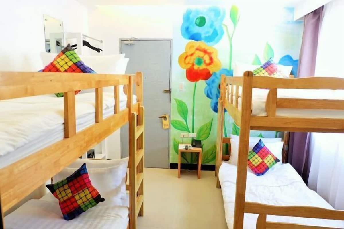 Ropa de cama de alta calidad, cubrecamas y minibar