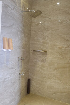 Habitació econòmica, balcó | Dutxa