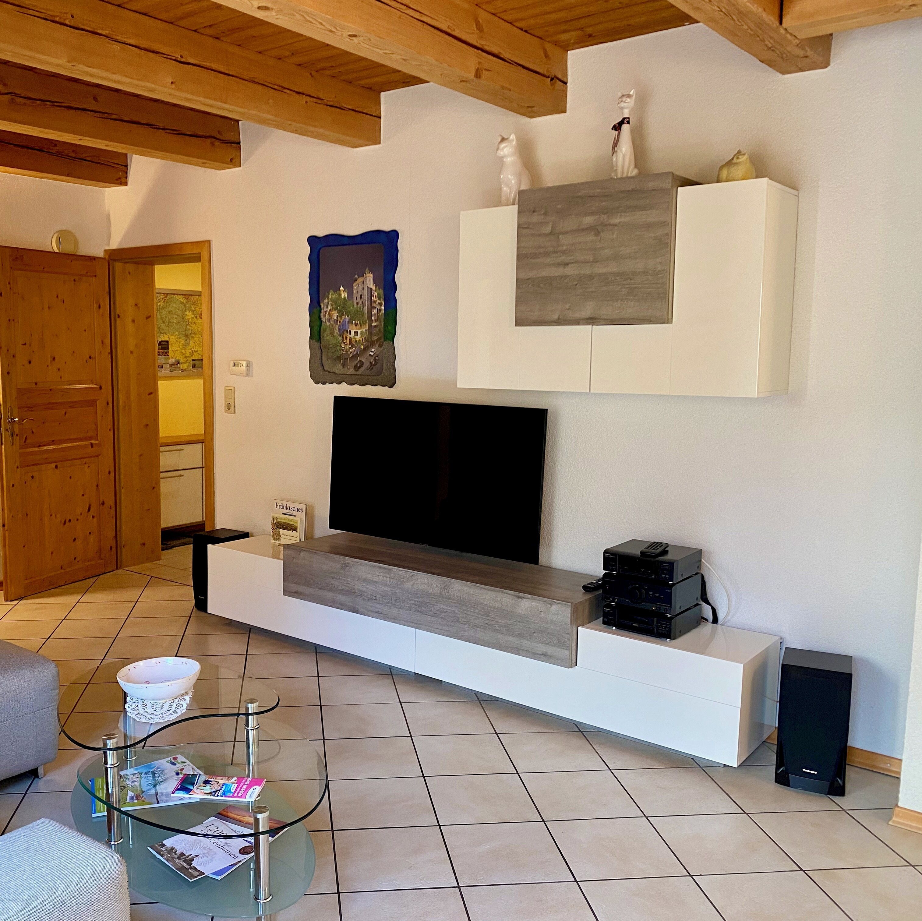 gemütliche Ferienwohnung mit Terasse-Wohnzimmer mit TV