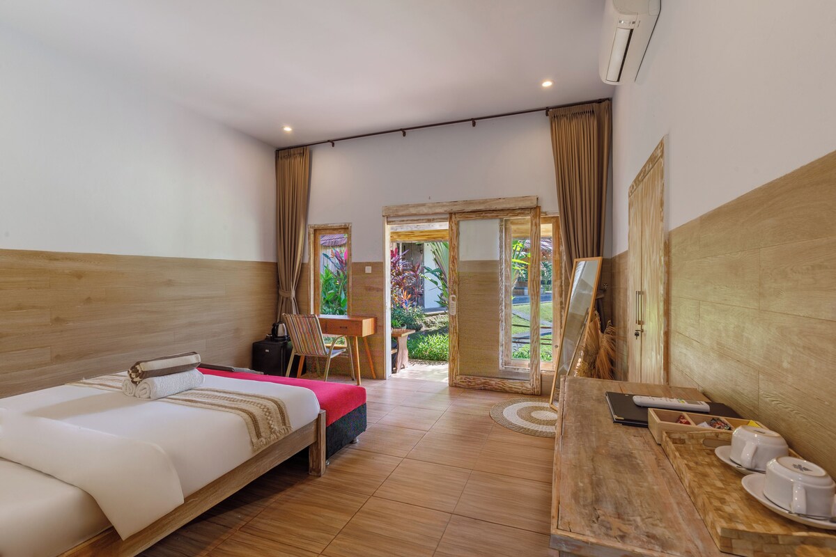 Deluxe Room, Pool View