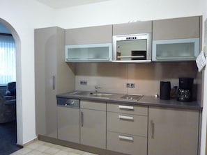 Refrigerador, microondas, lavavajillas, cafetera/tetera