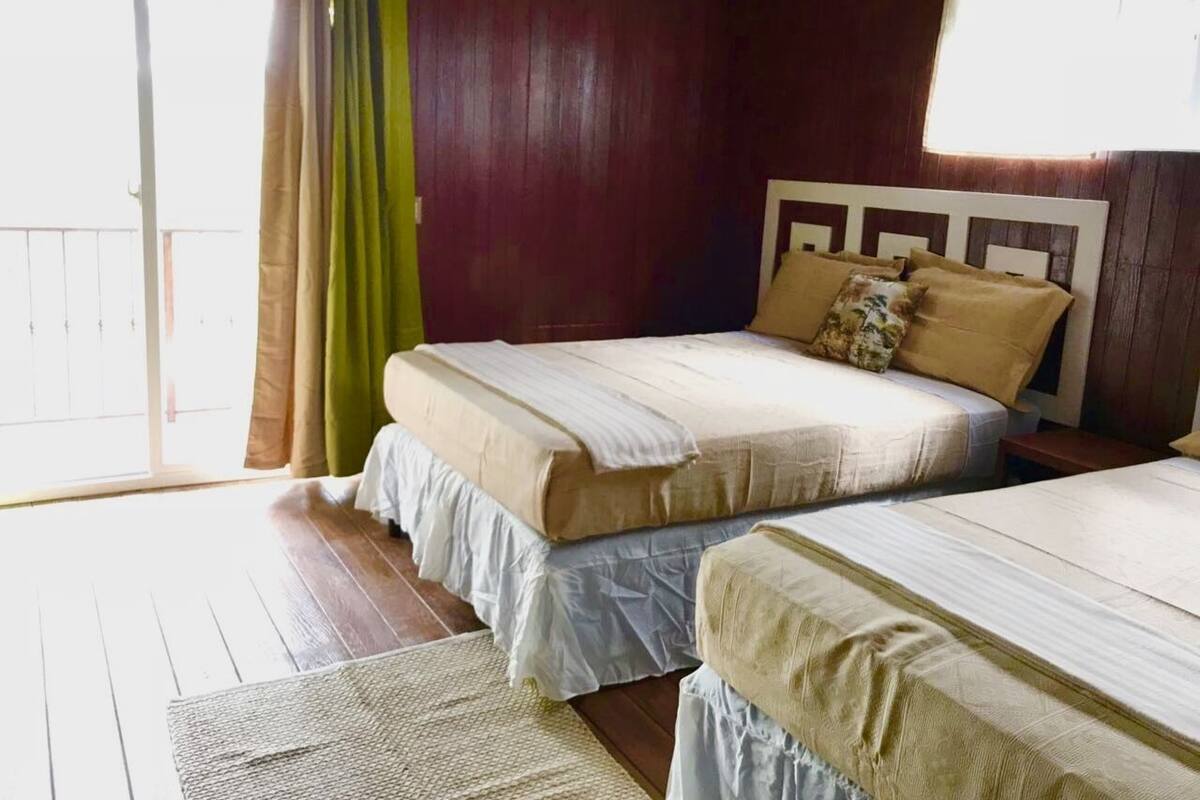 Quarto casal conforto, 2 camas de casal, vista para a montanha | Roupas de cama antialérgicas, camas extras/dobráveis (sobretaxa)