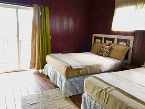 Quarto casal conforto, 2 camas de casal, vista para a montanha | Roupas de cama antialérgicas, camas extras/dobráveis (sobretaxa)