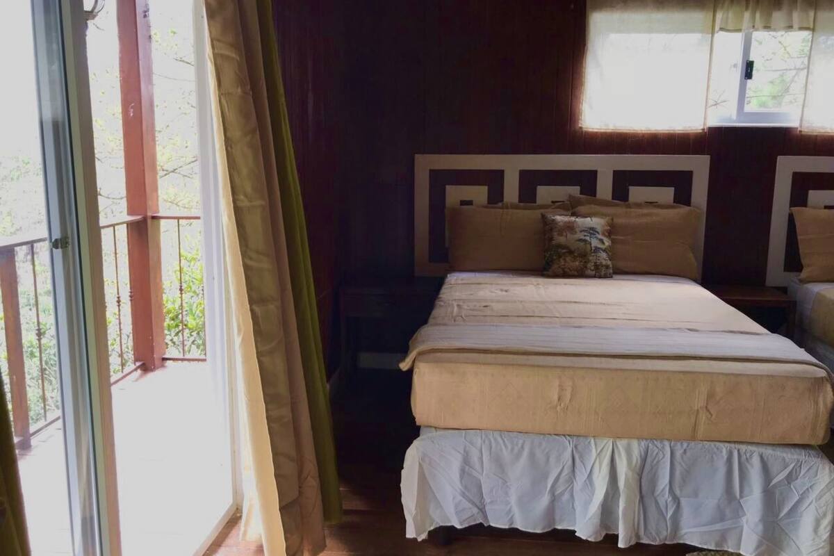 Quarto solteiro conforto, 1 cama de solteiro, vista para a montanha | Roupas de cama antialérgicas, camas extras/dobráveis (sobretaxa)