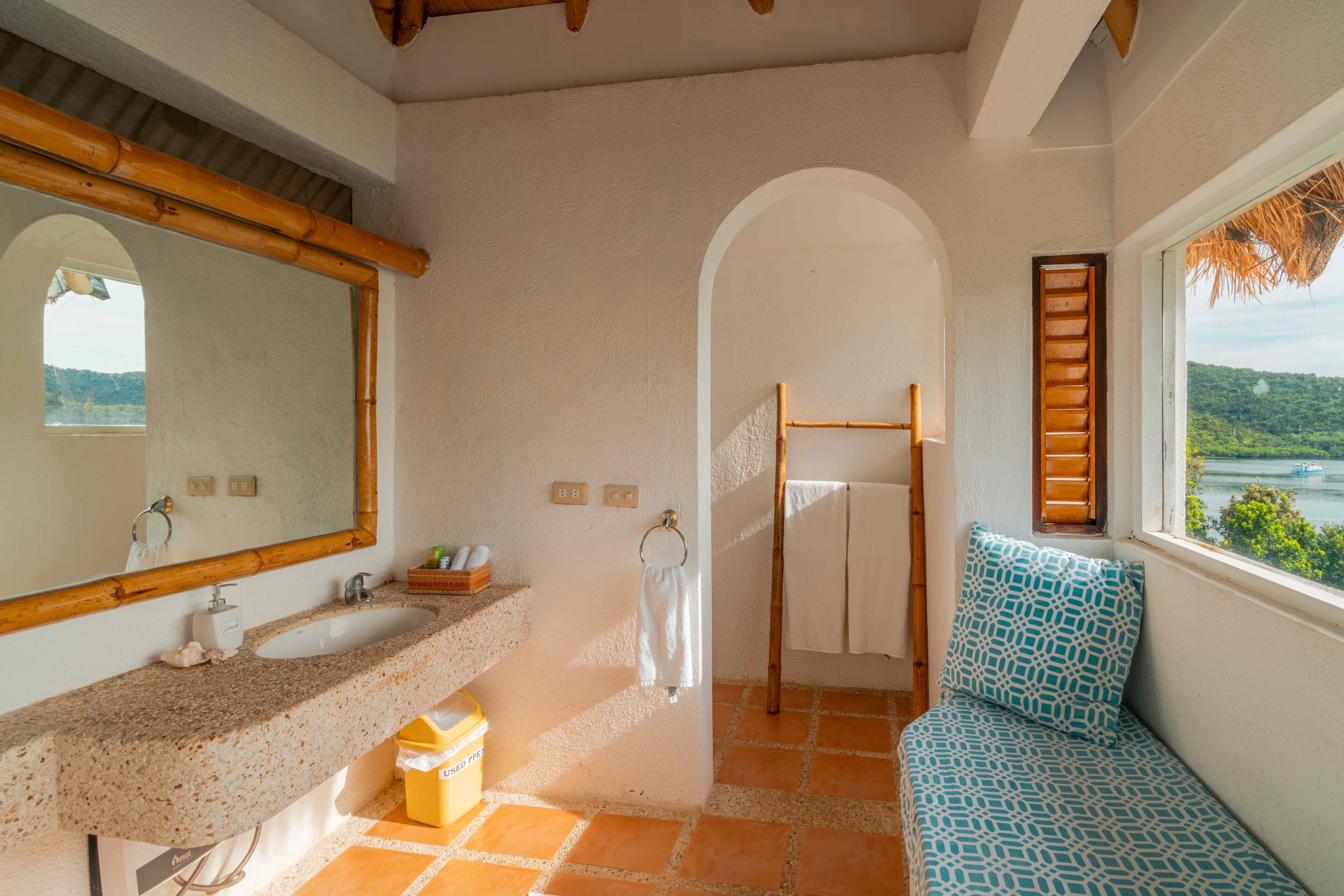 cottage, sea view | bathroom | shower, free toiletries, towels