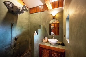 Familienbungalow (Private Swimming Pool) | Badezimmer