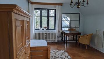 7 bedrooms, iron/ironing board, WiFi, bed sheets