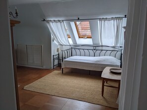7 bedrooms, iron/ironing board, WiFi, bed sheets