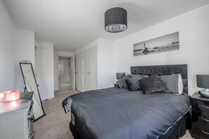 Apartment, 3 Bedrooms | Iron/ironing board, free WiFi, bed sheets - Orange Apartments - 22 Polmuir Gardens LTD (Aberdeen)