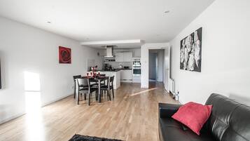 Iron/ironing board, free WiFi, bed sheets