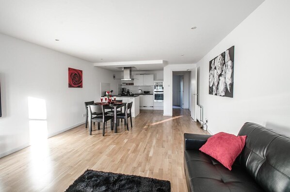 Een strijkplank/strijkijzer, gratis wifi, beddengoed