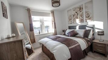 Iron/ironing board, free WiFi, bed sheets