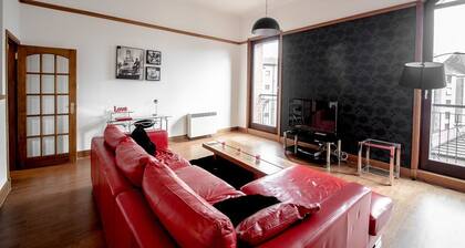 Orange Apartments - 13 Bastille