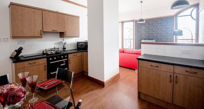 Orange Apartments - 13 Bastille