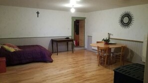 2 Schlafzimmer, Reisekinderbett, kostenloses WLAN, Bettwäsche