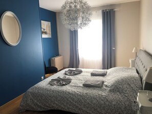 4 slaapkamers, een strijkplank/strijkijzer, gratis wifi, beddengoed