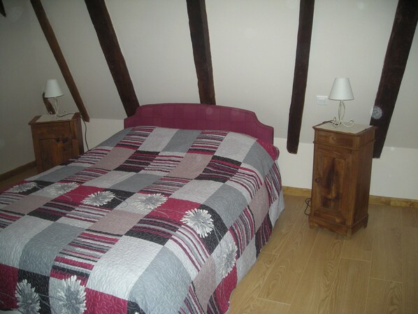 3 chambres, bureau, fer et planche à repasser, accès au Wi-Fi (inclus)