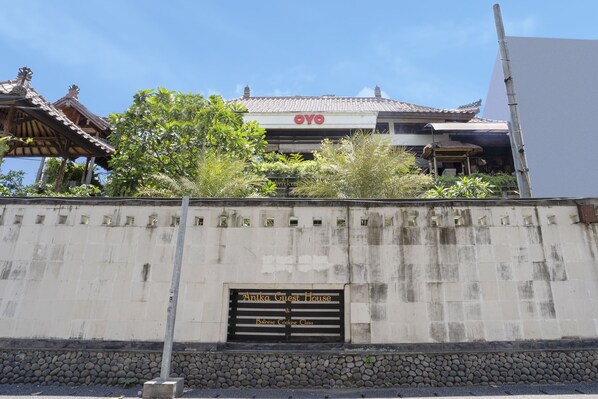 A building with a traditional roof and a sign reading "Antika Guest House."