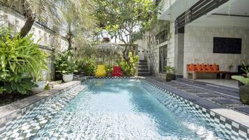 Kolam renang outdoor