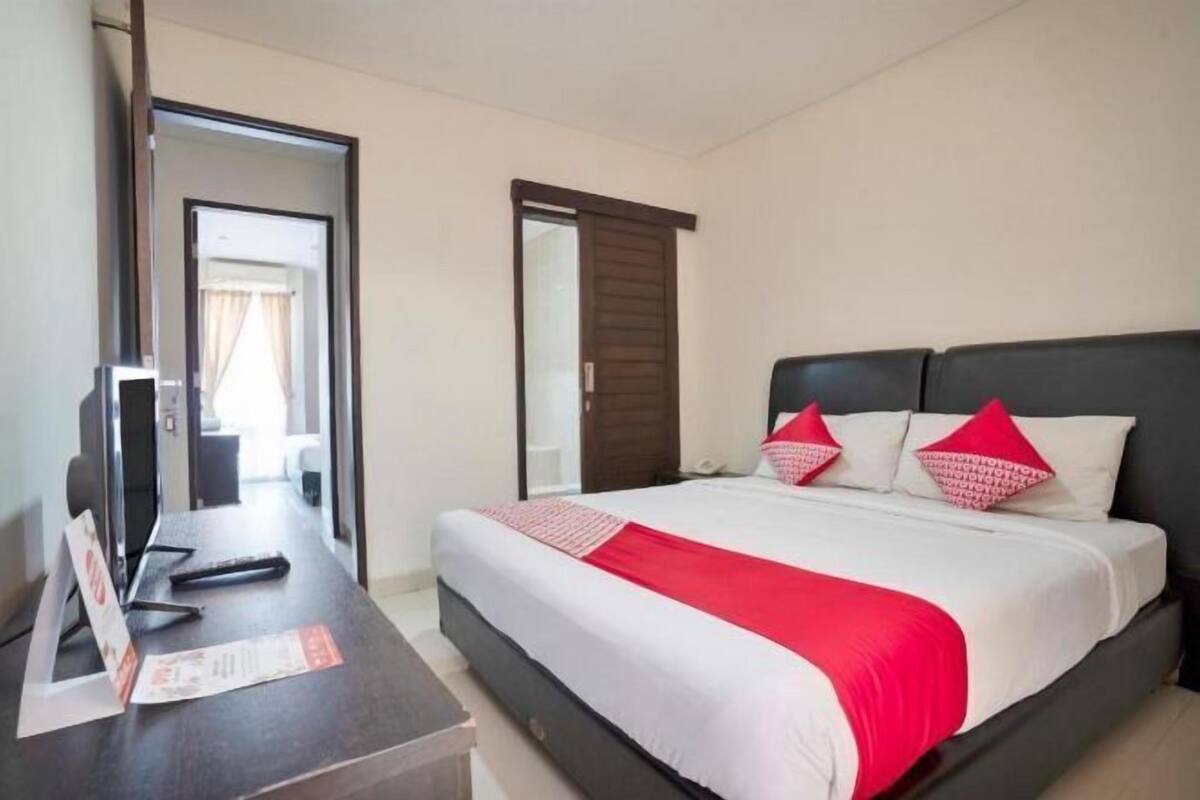 Escritorio, wifi gratis y ropa de cama