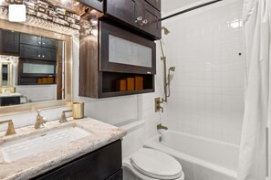 Combined shower/bathtub, hair dryer, towels, soap