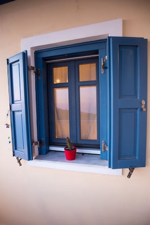 3 Bedroom Villa with Private Pool | Terrace/patio - Maison Marilia (Santorini)