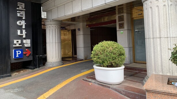 施設の入り口