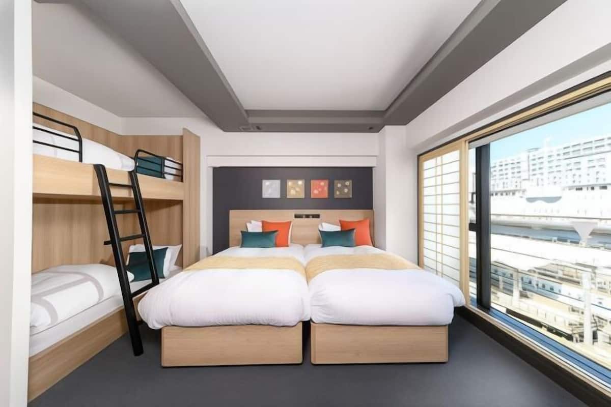 Down duvets, in-room safe, desk, blackout curtains